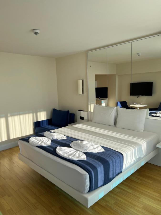 Orbi City Aparthotel Black Sea View Batumi Bagian luar foto