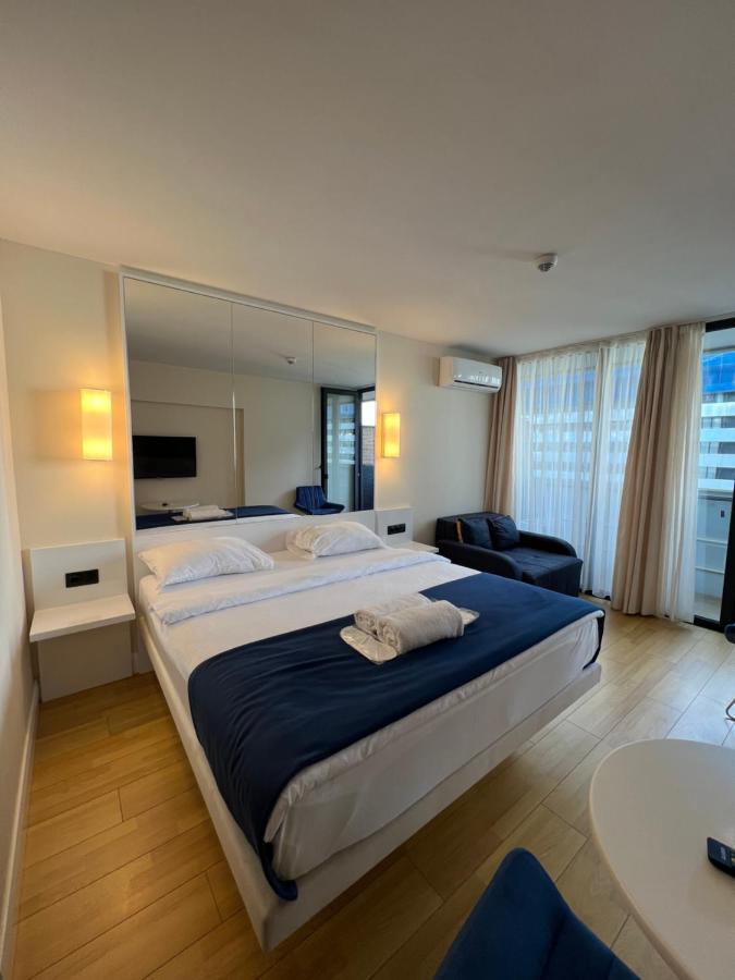 Orbi City Aparthotel Black Sea View Batumi Bagian luar foto