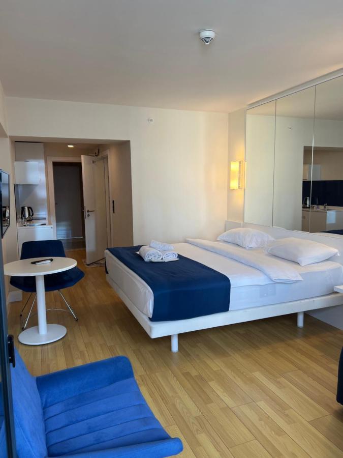 Orbi City Aparthotel Black Sea View Batumi Bagian luar foto