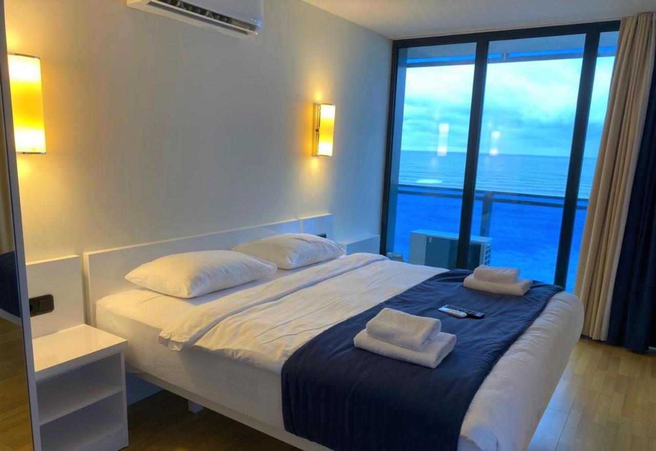 Orbi City Aparthotel Black Sea View Batumi Bagian luar foto