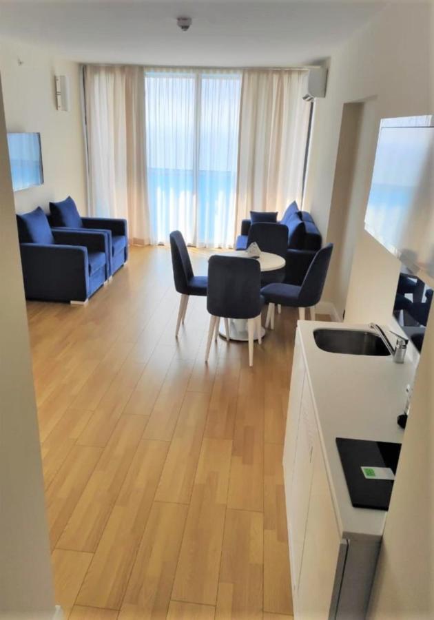 Orbi City Aparthotel Black Sea View Batumi Bagian luar foto